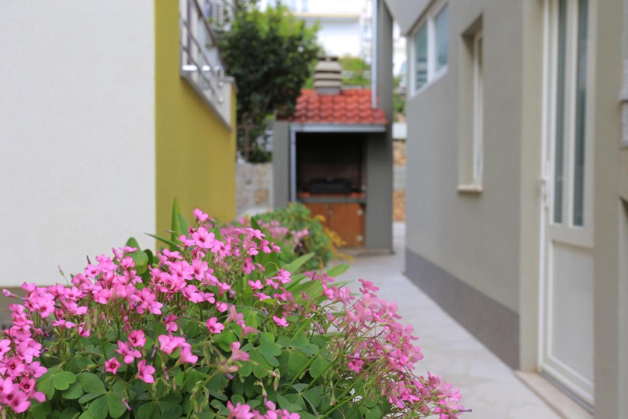 Apartments By The Sea Nemira, Omis - 17039 Tice المظهر الخارجي الصورة