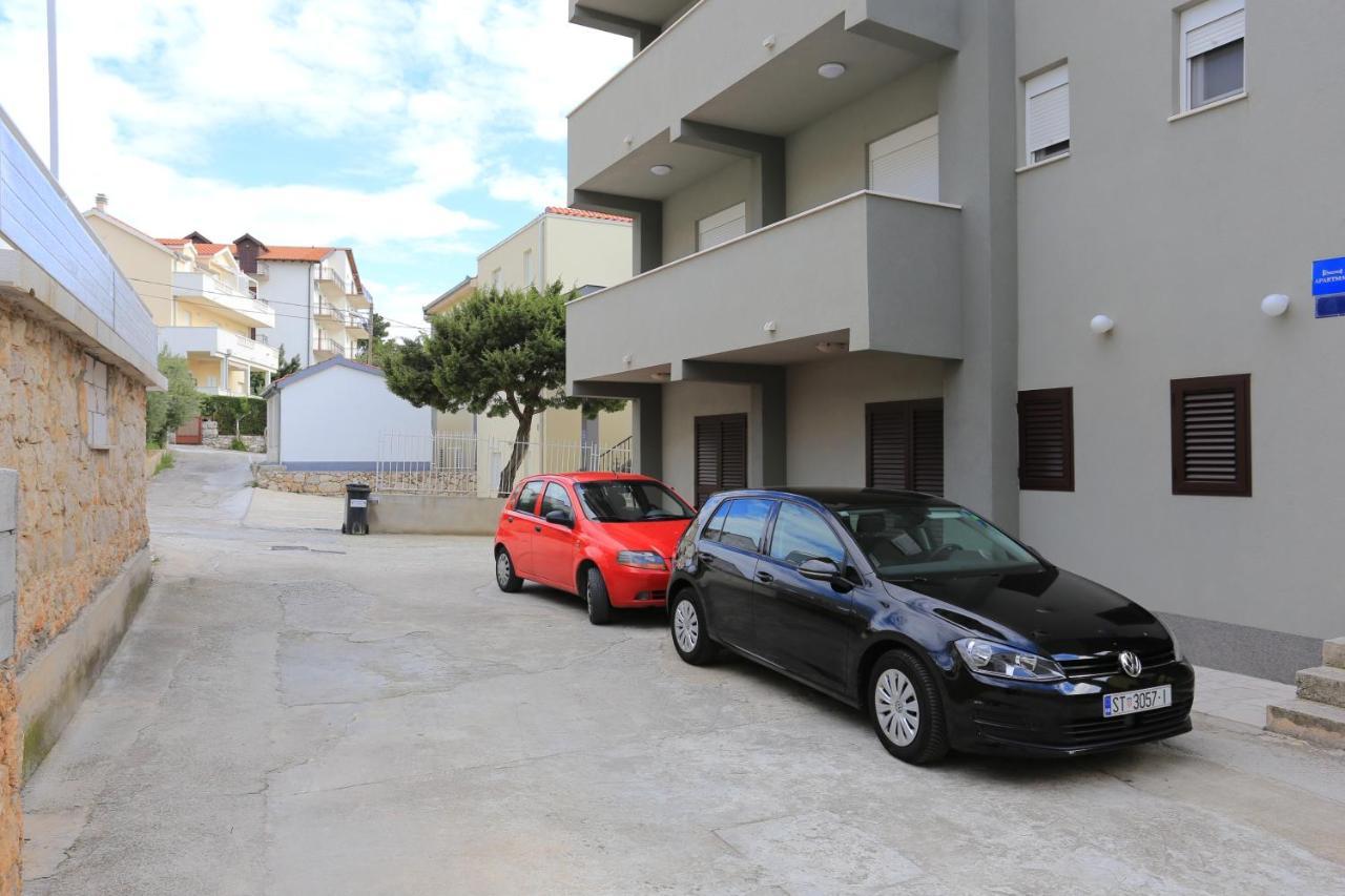 Apartments By The Sea Nemira, Omis - 17039 Tice المظهر الخارجي الصورة