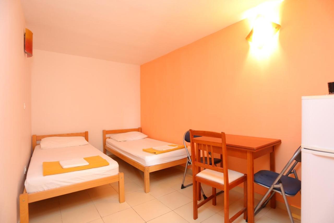 Apartments By The Sea Nemira, Omis - 17039 Tice المظهر الخارجي الصورة