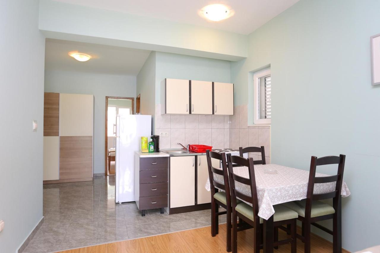Apartments By The Sea Nemira, Omis - 17039 Tice المظهر الخارجي الصورة