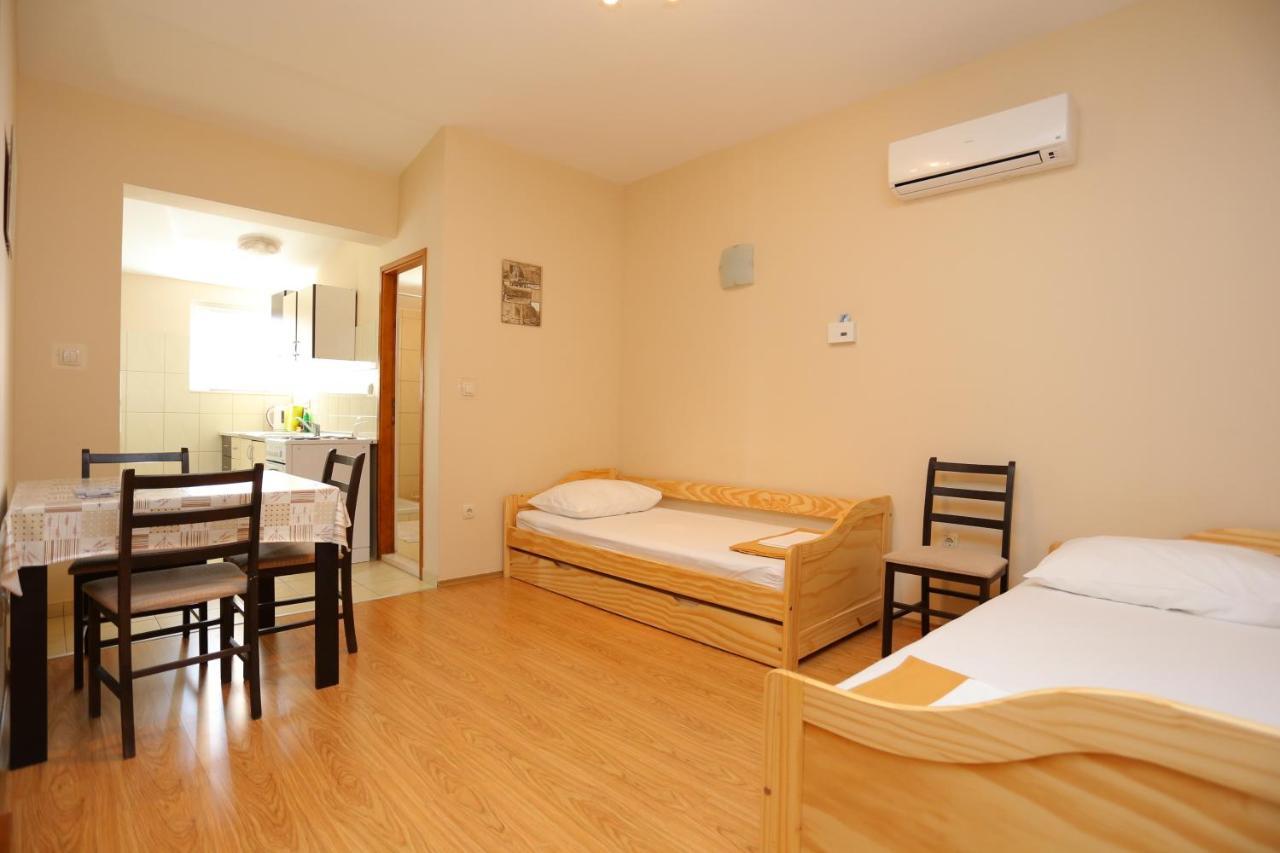 Apartments By The Sea Nemira, Omis - 17039 Tice المظهر الخارجي الصورة