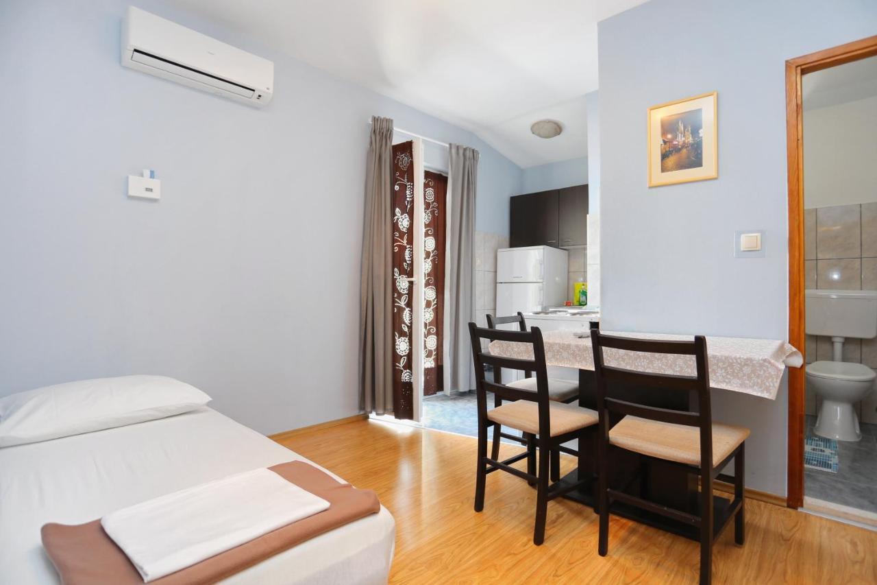 Apartments By The Sea Nemira, Omis - 17039 Tice المظهر الخارجي الصورة