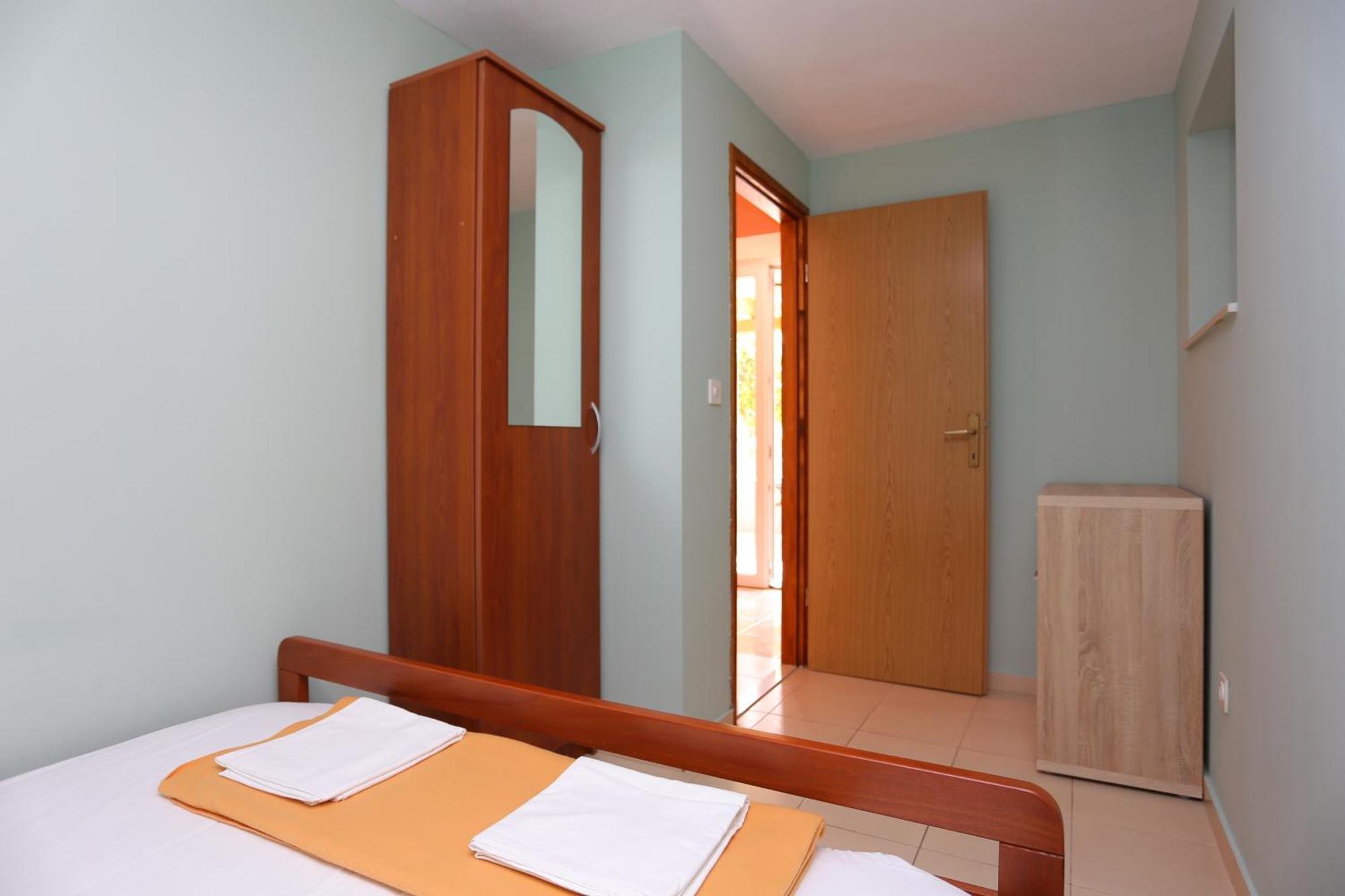 Apartments By The Sea Nemira, Omis - 17039 Tice الغرفة الصورة